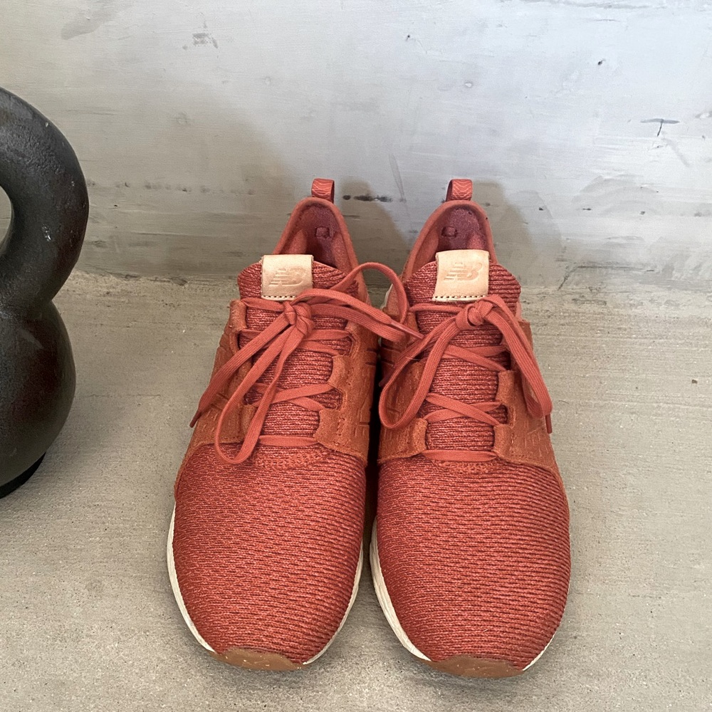 New balance running shoes size 10, orange